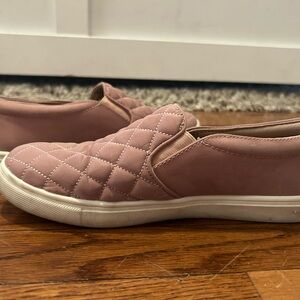 a New Day Sneaker Size 6.5